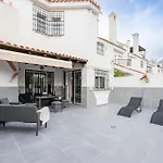 Cozy 4 Bedroom Townhouse With Swimming Pool