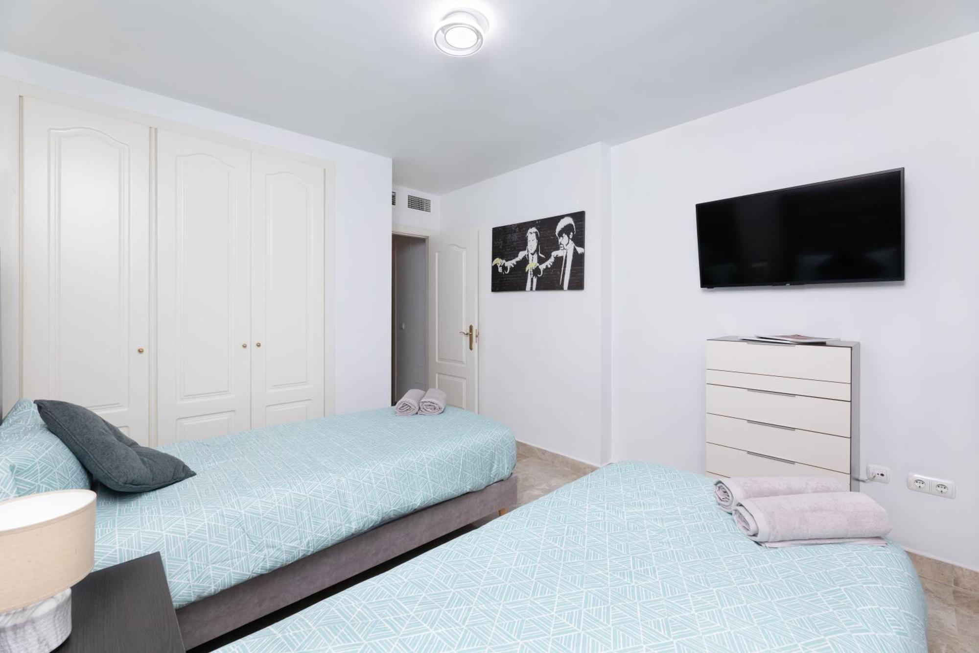 Сasa de vacaciones Cozy 4 Bedroom Townhouse With Swimming Pool