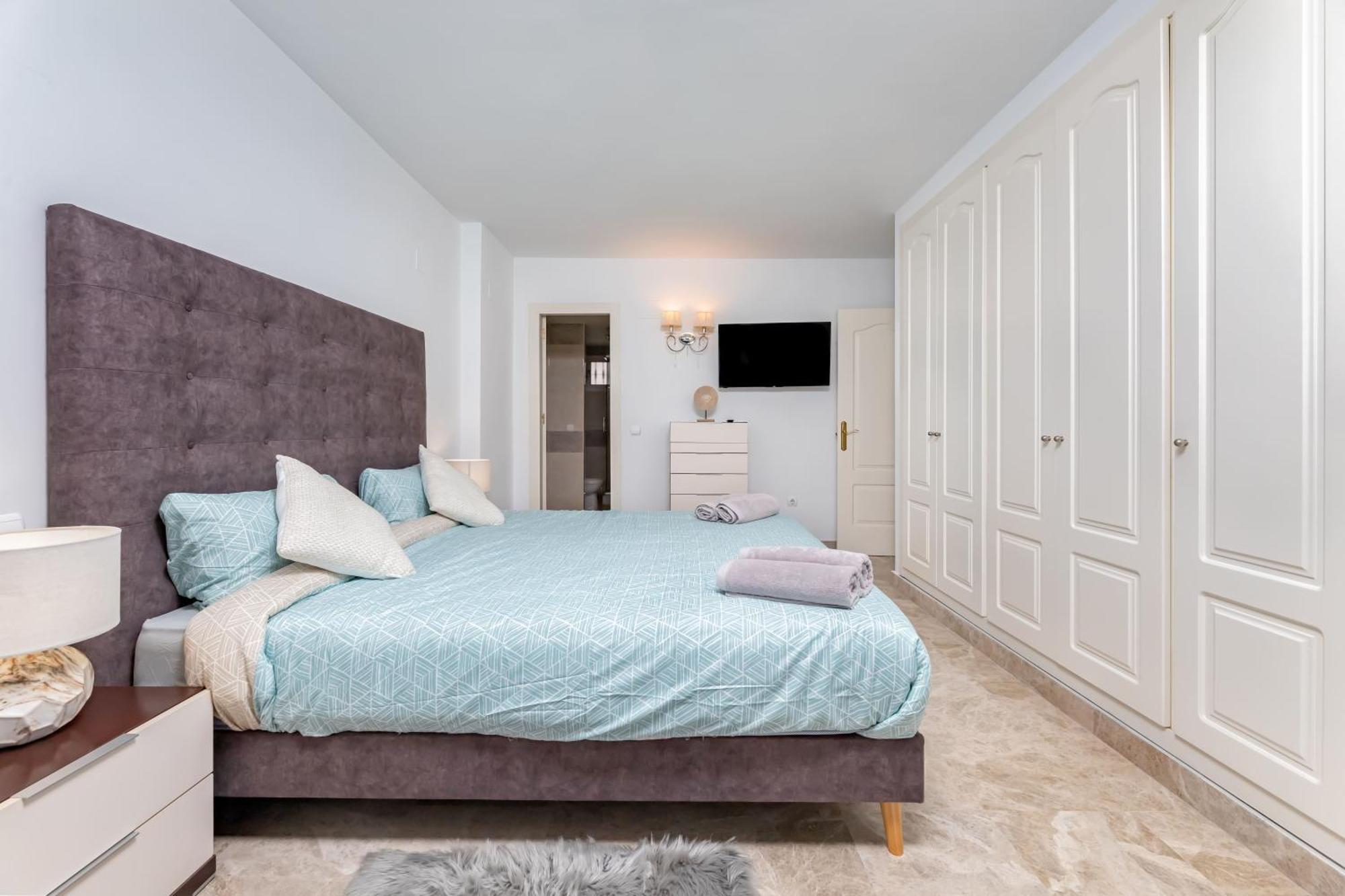 Rumah liburan Cozy 4 Bedroom Townhouse With Swimming Pool Marbella