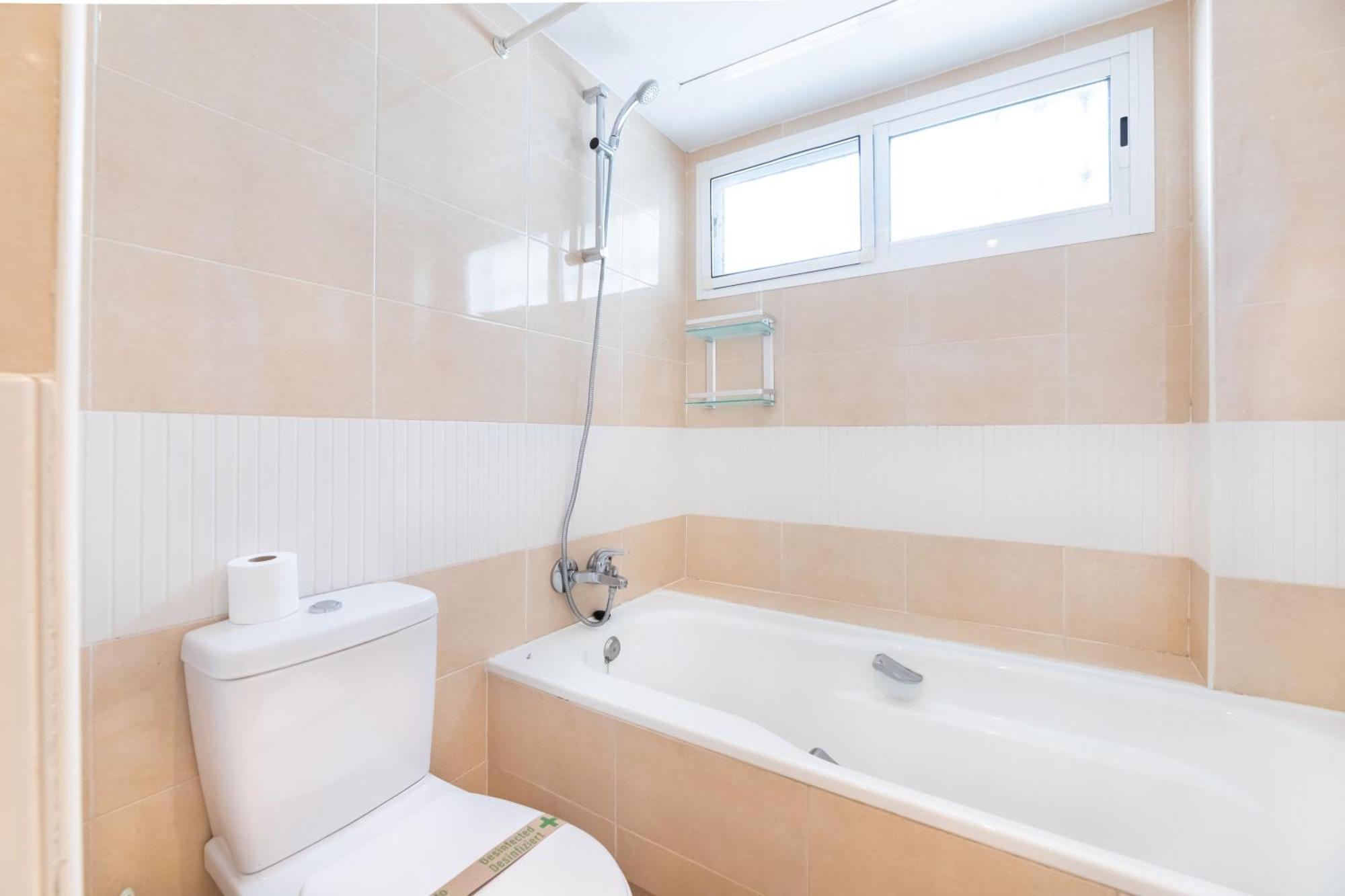 Cozy 4 Bedroom Townhouse With Swimming Pool Rumah liburan Marbella